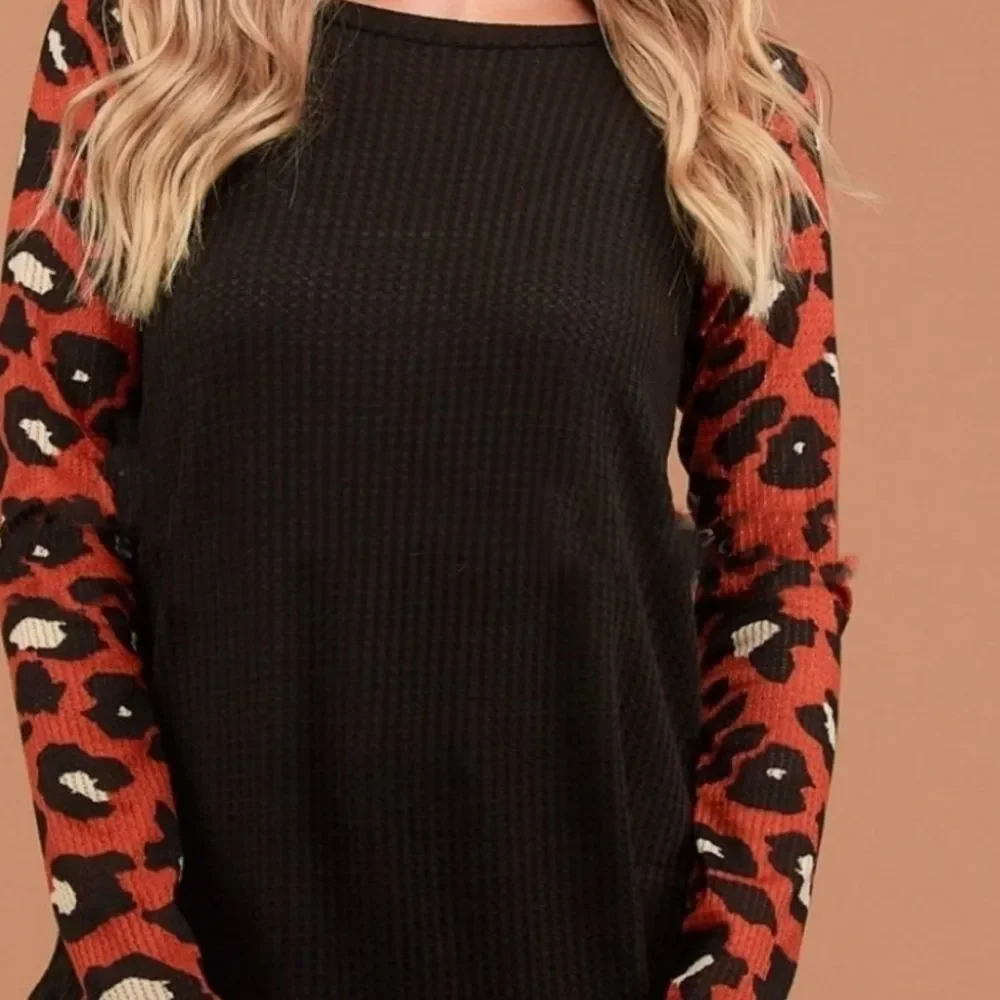 Black Animal Print Thermal Top - Picture 3 of 3